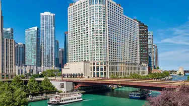 Sheraton Grand Riverwalk Chicago exterior on the Chicago River